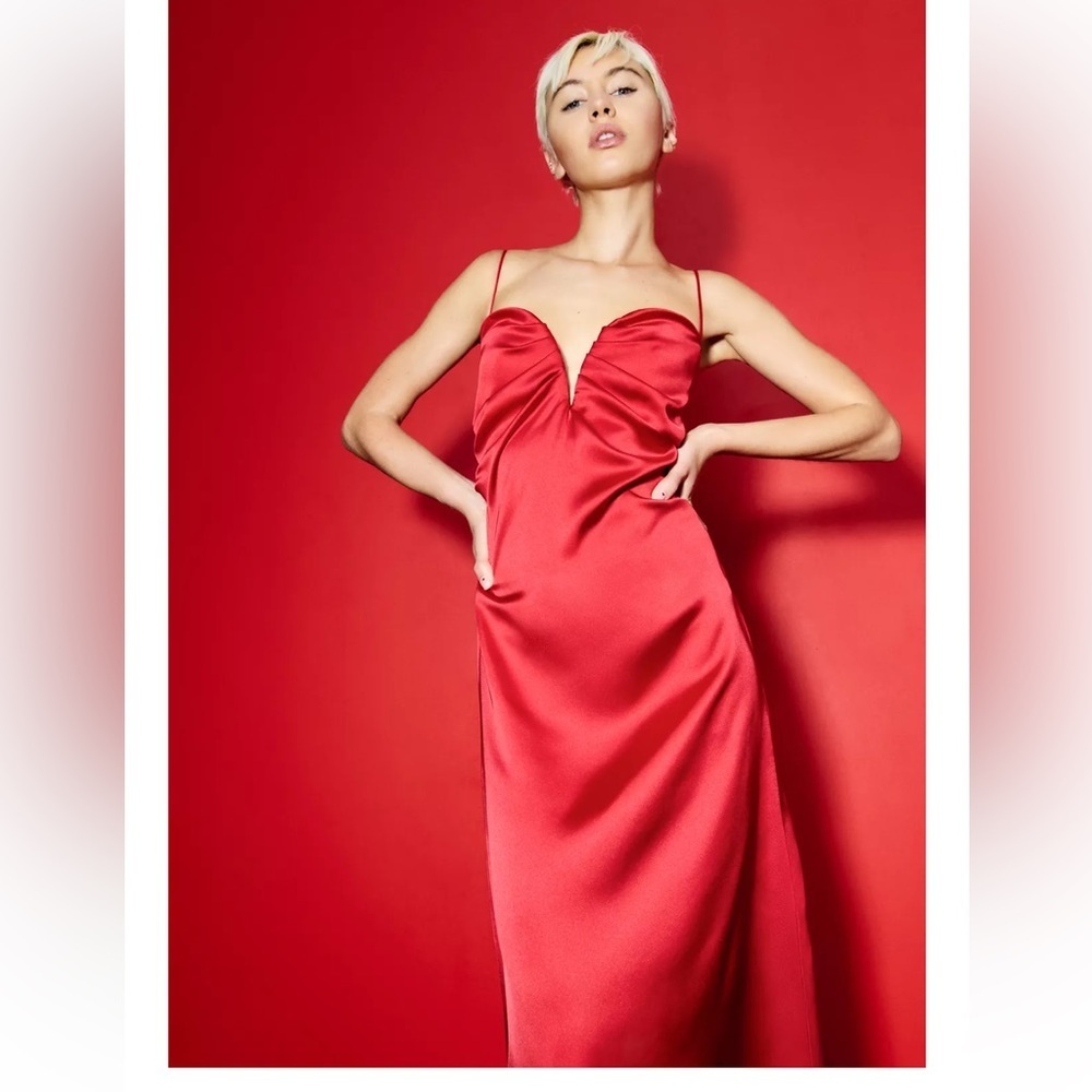 VIRAL NEW ! ZARA SATIN SWEETHEART DRESS
🚨FIRM PRICE NO DISCOUNT ON THIS DRESS - Picture 4 of 15